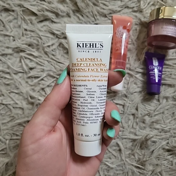 Beauty Bundle Estee Lauder Clinique Kiehls Lip Oil Hello Kitty Skin Face Lips ✨️